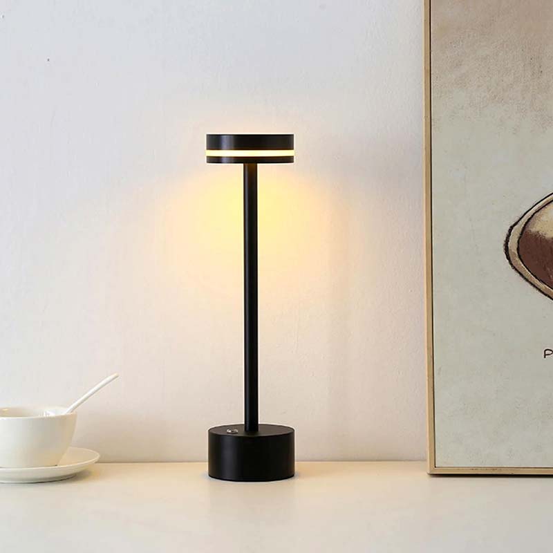 Luminária de Mesa LED Sem Fio Elegance Preta - Decora Sala | TrendHaus - Decoração para Casa