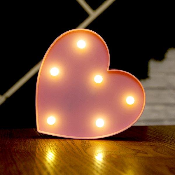 Luminária Letras Decorativas Decoram Sala | TrendHaus - Decoração para Casa Coração Rosa